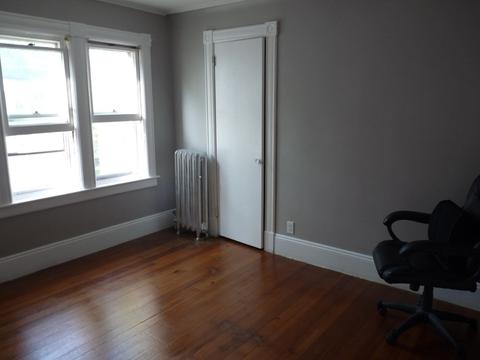 37 Castle St, Springfield, MA 01118 photo 14