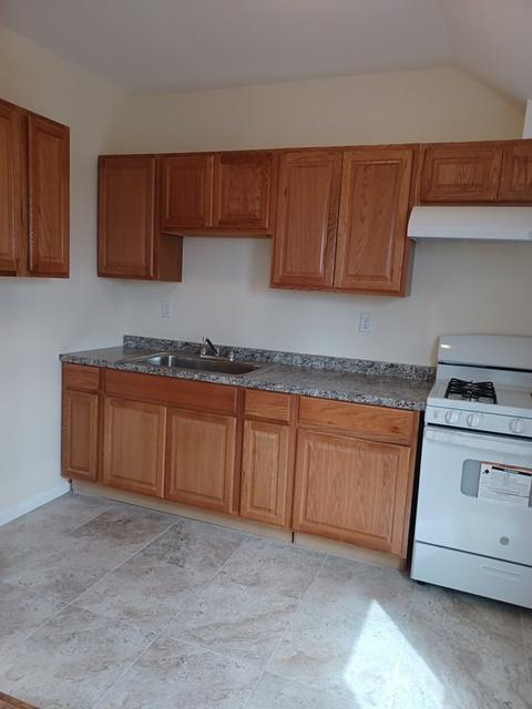 218 Albion St, Fall River, MA 02723 photo 6