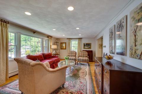 24 Meredith Cir, Needham, MA 02492 photo 2