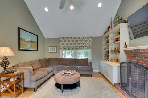 24 Meredith Cir, Needham, MA 02492 photo 14