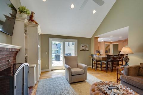 24 Meredith Cir, Needham, MA 02492 photo 16