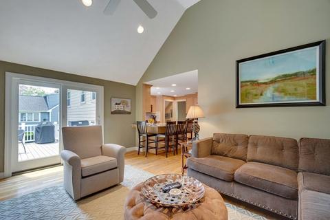 24 Meredith Cir, Needham, MA 02492 photo 15