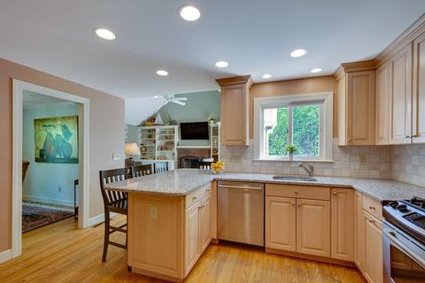 24 Meredith Cir, Needham, MA 02492 photo 10