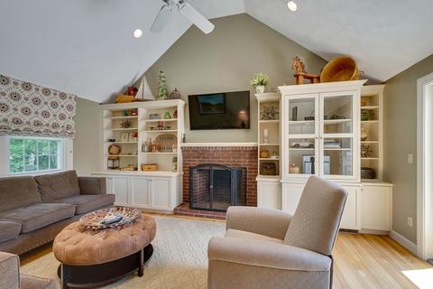 24 Meredith Cir, Needham, MA 02492 photo 13