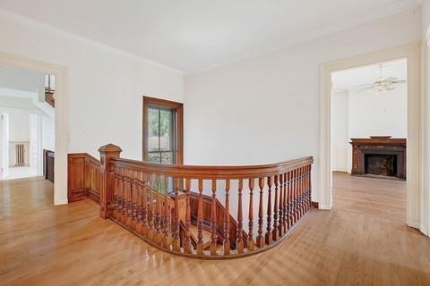 35 Davis Ave, Brookline, MA 02445 photo 14