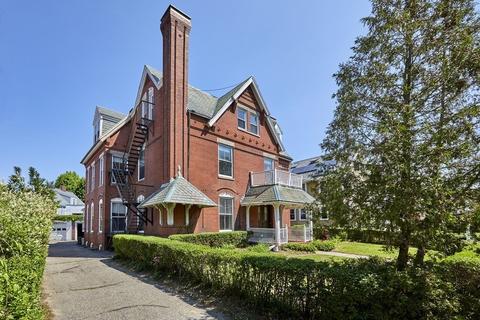 35 Davis Ave, Brookline, MA 02445 photo 2