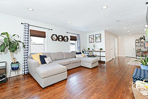 53 Maple, Clinton, MA 01510 photo 4