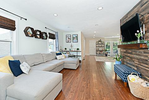 53 Maple, Clinton, MA 01510 photo 3
