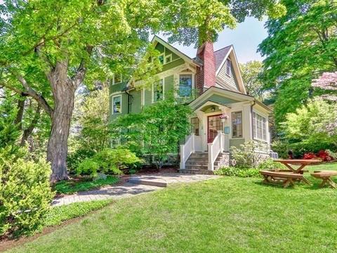2 Maple Rd, Winchester, MA 01890 photo 1