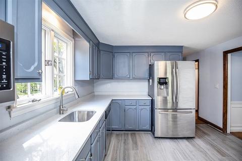 2 Robin Rd, Beverly, MA 01915 photo 4