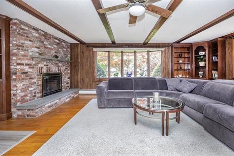 2 Robin Rd, Beverly, MA 01915 photo 8