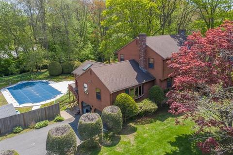 2 Robin Rd, Beverly, MA 01915 photo 2