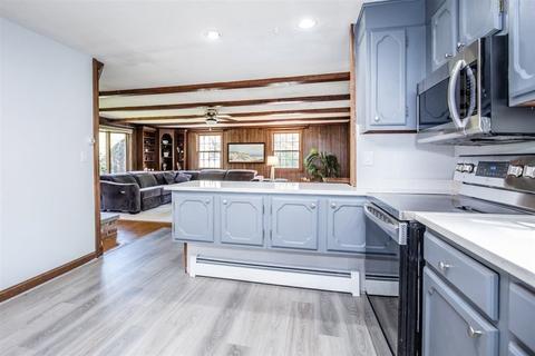 2 Robin Rd, Beverly, MA 01915 photo 6