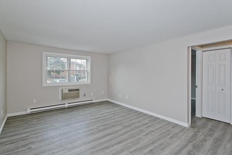 2 Maple Crest Cir #C, Holyoke, MA 01040 photo 3