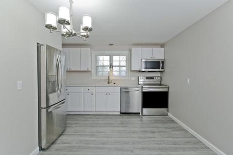 2 Maple Crest Cir #C, Holyoke, MA 01040 photo 6