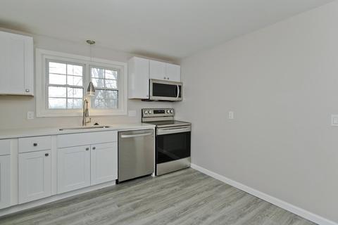 2 Maple Crest Cir #C, Holyoke, MA 01040 photo 17