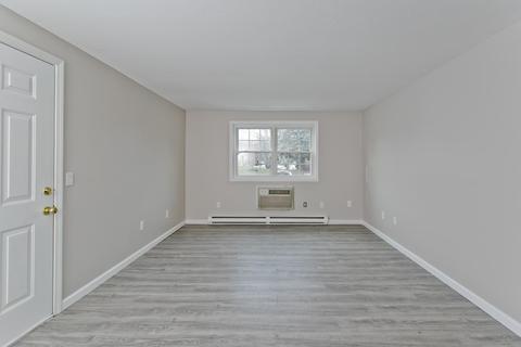 2 Maple Crest Cir #C, Holyoke, MA 01040 photo 4