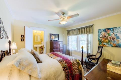 81 Forest St, Worcester, MA 01609 photo 32