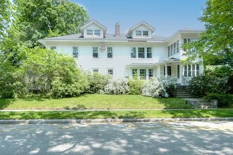 81 Forest St, Worcester, MA 01609 photo 1