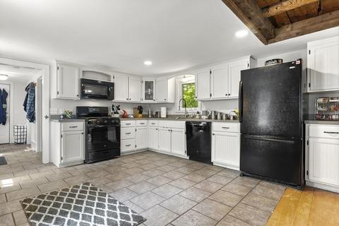 68 W Main St, Georgetown, MA 01833 photo 9