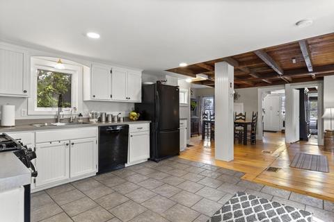 68 W Main St, Georgetown, MA 01833 photo 10