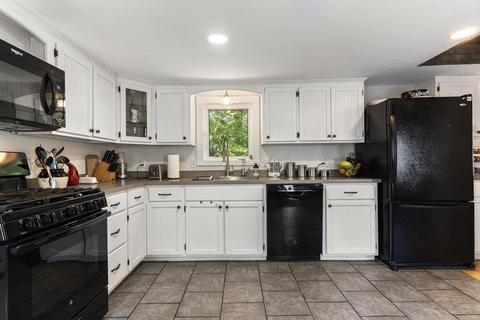 68 W Main St, Georgetown, MA 01833 photo 11