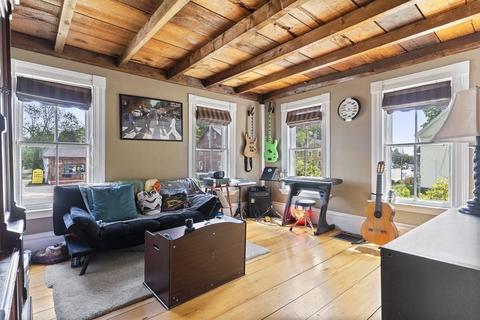 68 W Main St, Georgetown, MA 01833 photo 5