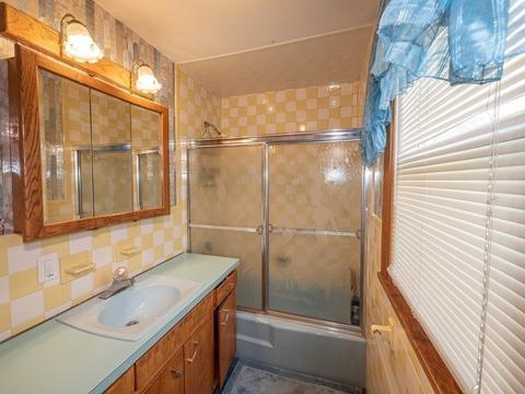 39 Montmorenci St, Springfield, MA 01107 photo 12