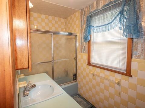 39 Montmorenci St, Springfield, MA 01107 photo 11