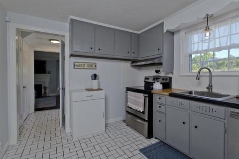 18 Wayside St, Springfield, MA 01118 photo 11