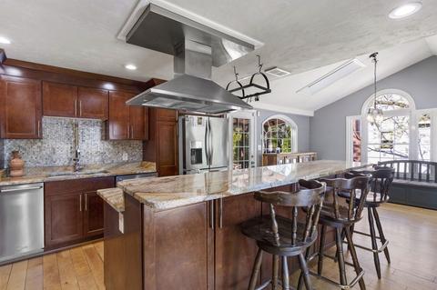 32 Hull St, Beverly, MA 01915 photo 1