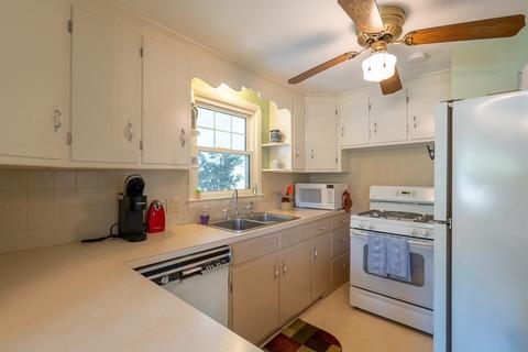 29 Pinebrook Dr, Springfield, MA 01129 photo 4