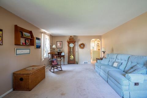 29 Pinebrook Dr, Springfield, MA 01129 photo 11