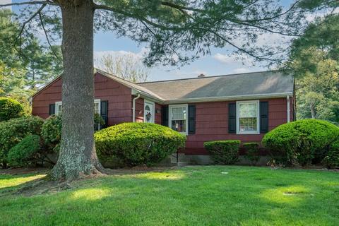 29 Pinebrook Dr, Springfield, MA 01129 photo 2