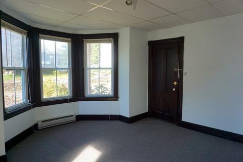 56 Pine St, Warren, MA 01083 photo 2