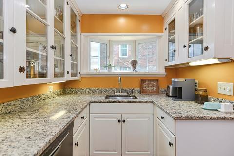 75 Deerfield St, Worcester, MA 01602 photo 3