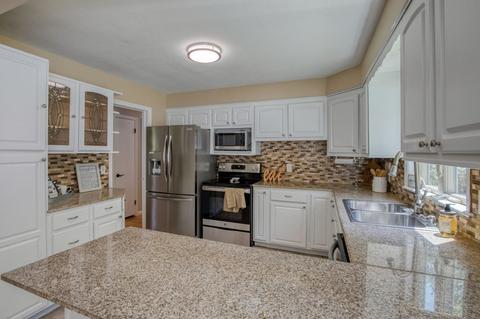 361 Forest Hills Rd, Springfield, MA 01128 photo 3