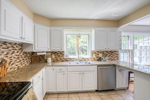 361 Forest Hills Rd, Springfield, MA 01128 photo 4