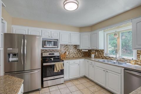 361 Forest Hills Rd, Springfield, MA 01128 photo 5