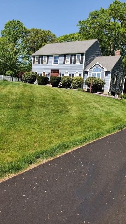 17 Crestview Dr, Mendon, MA 01756 photo 1