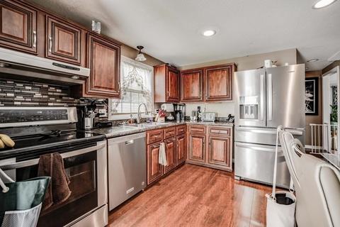 84 Austin St, Chicopee, MA 01013 photo 3