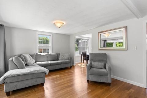 30 Warren St, Georgetown, MA 01833 photo 4