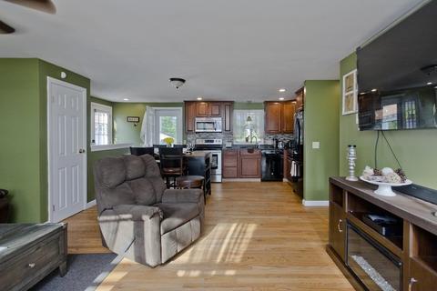 187 Hanson Dr, Springfield, MA 01128 photo 14