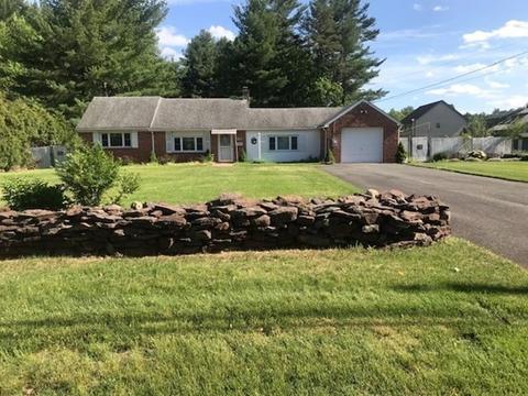 81 White Oak Rd, Springfield, MA 01128 photo 3