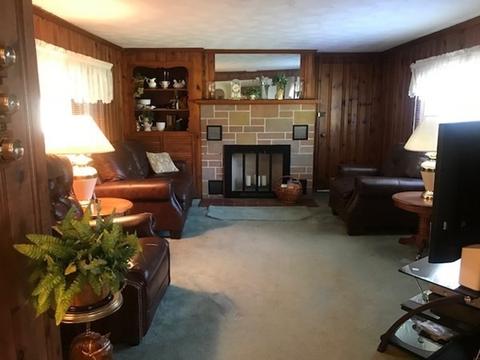 81 White Oak Rd, Springfield, MA 01128 photo 5