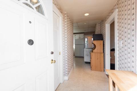 37 Brimblecom St, Lynn, MA 01902 photo 5