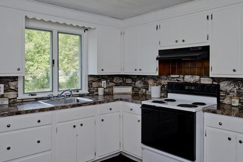68 Yvette St, Chicopee, MA 01020 photo 12