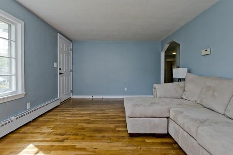 68 Yvette St, Chicopee, MA 01020 photo 9
