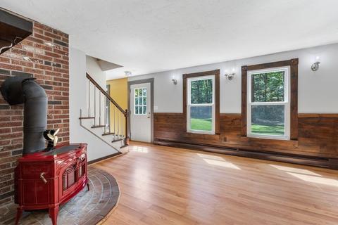 24 Maple St, Douglas, MA 01516 photo 9