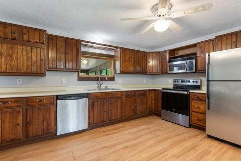 24 Maple St, Douglas, MA 01516 photo 6